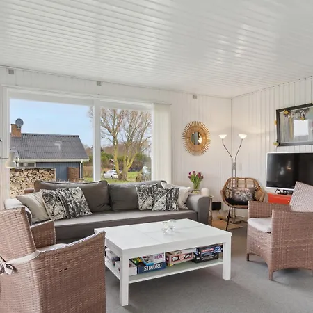 Cozy Summer House Close To The